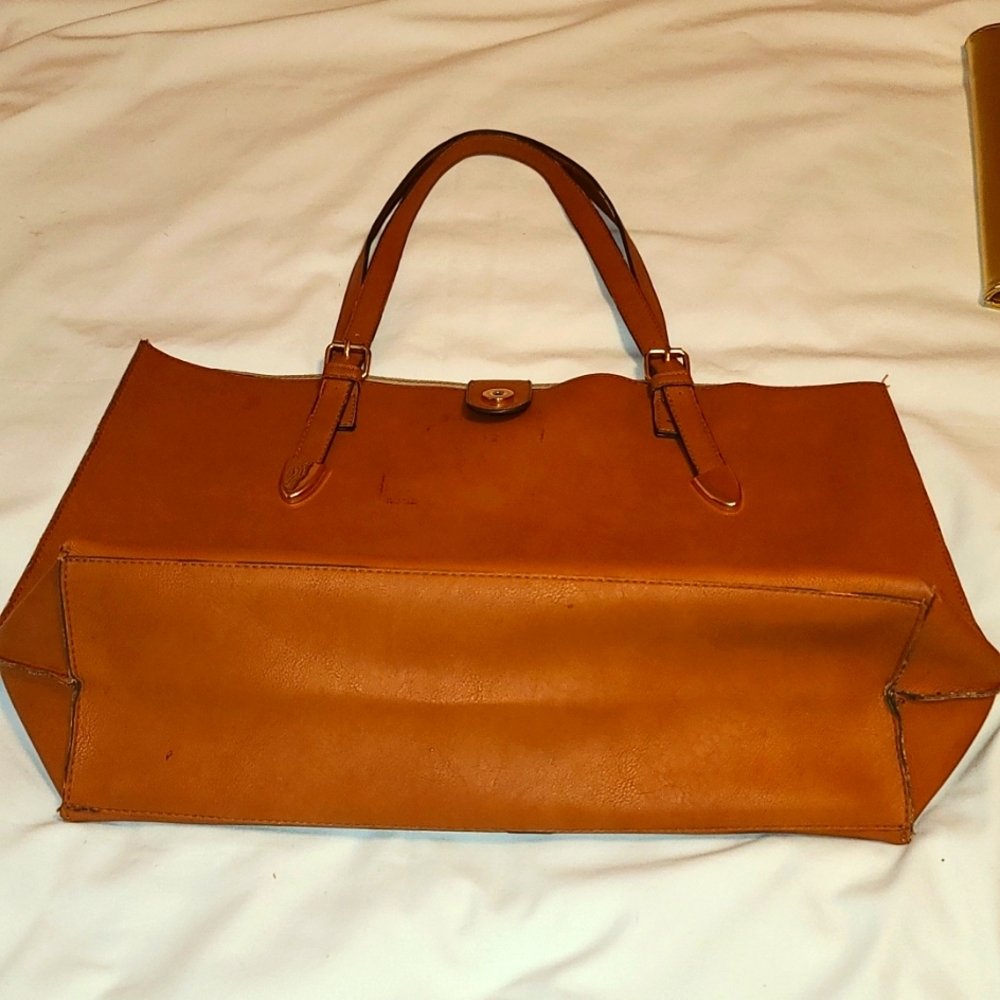 Shoulder tote